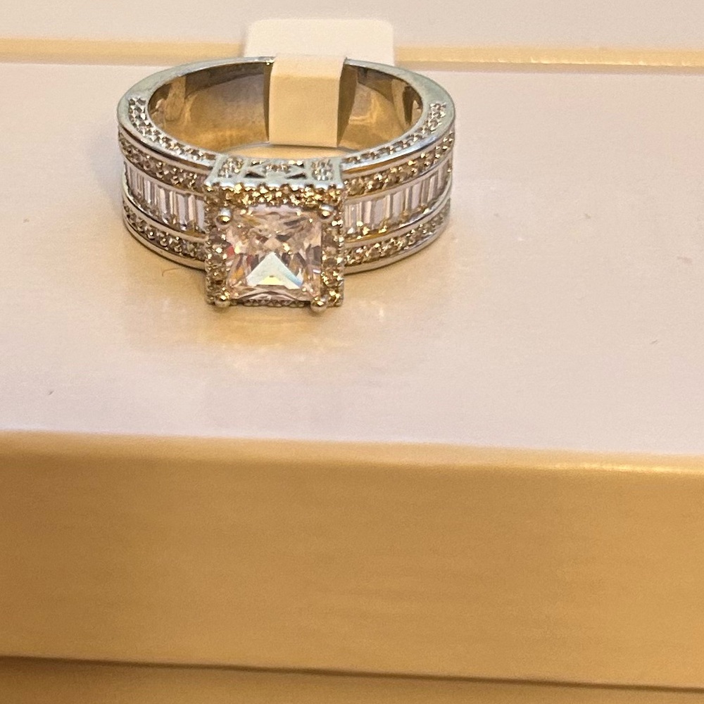 Size 8 Diamond CZ Ring Set in Silver Tone Band W/Channel Set CZ’s in Band Square